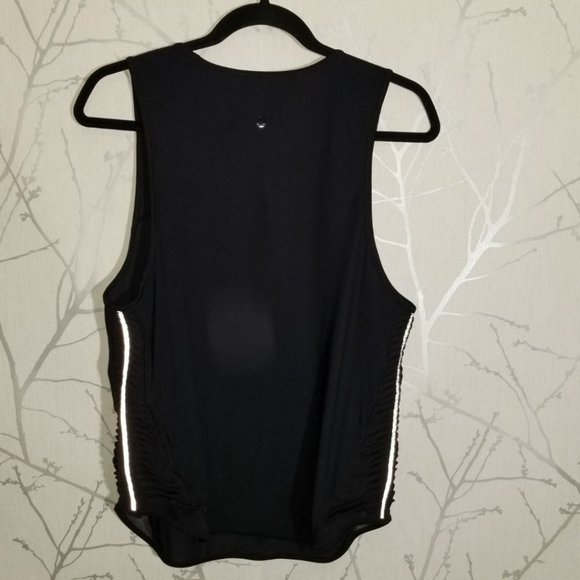 Lululemon Black UPF 50+ Making Moves Tank - Picture 4 of 5